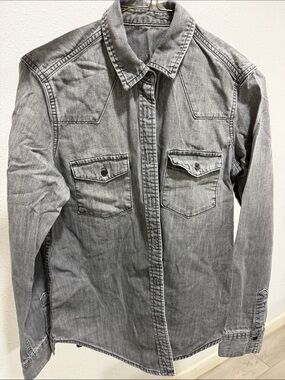 GAP Women’s Light Grey Washed Denim Shirt Size M